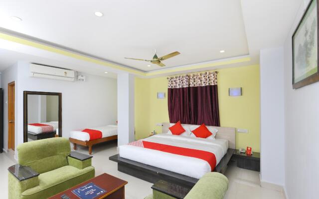 OYO 12765 Hotel Golden Rooms