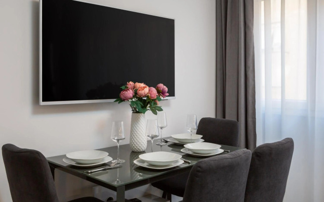 Luxury Studios & Room Five