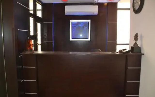 Hotel R R Inn
