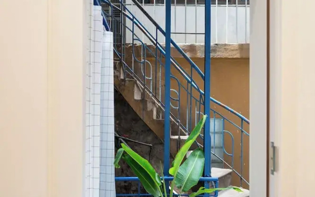 Little Balcony Hang Ca