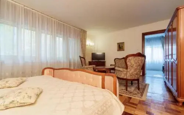 Former Ceausescu'S Vila Crizantema