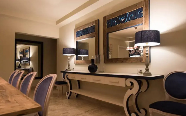 7 Bedrooms Luxury Colonial Villa Complete New 2017