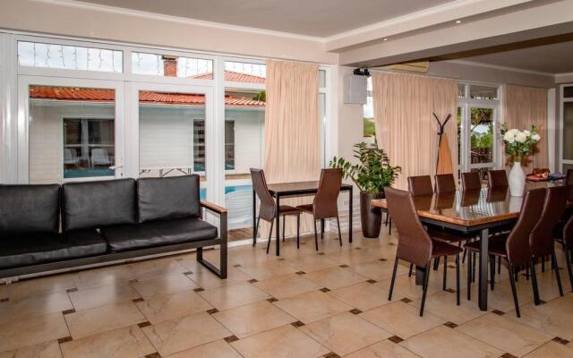 Villa Residence White House