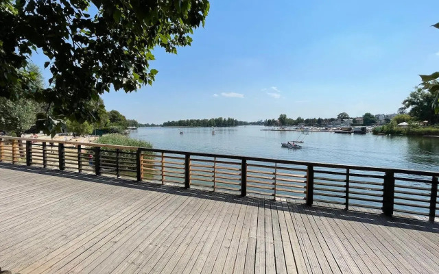 Modern Danube Apartment Vienna