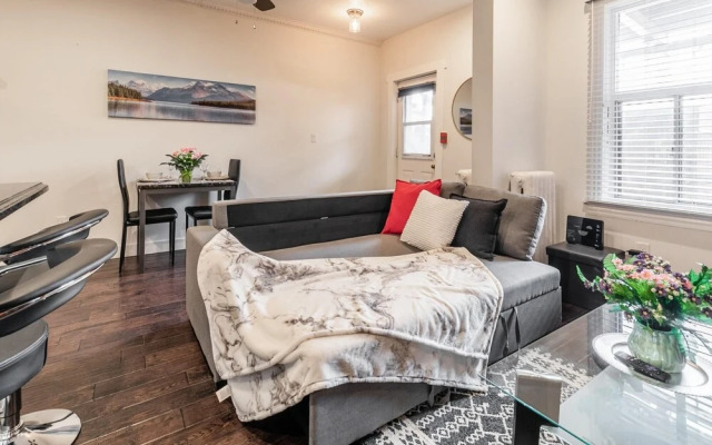 Upscale 2BR With King Bed-prime Location