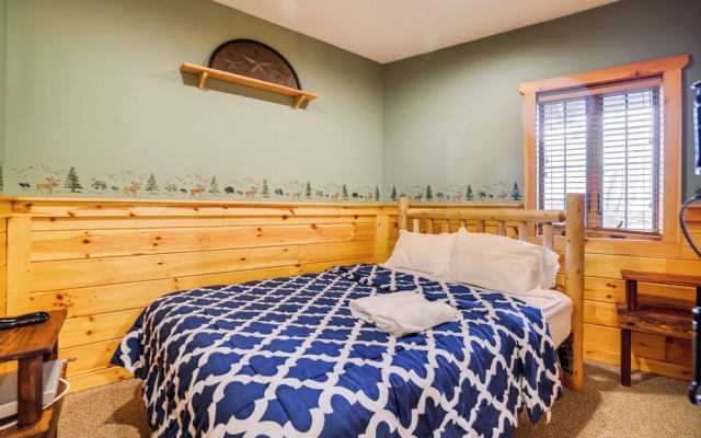 Hot Tub, Deck & Beach Access: Albrightsville Cabin
