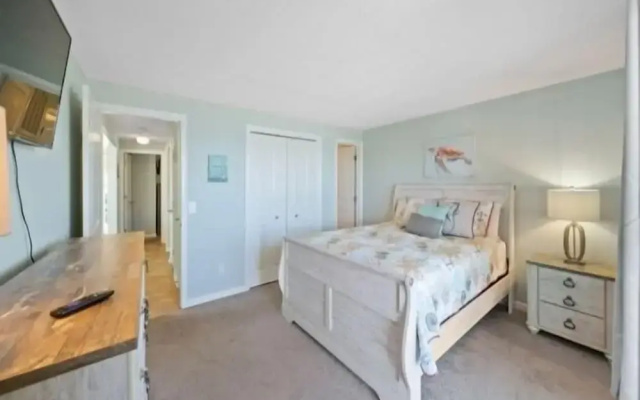 Turtle Cove 2 Bedroom Condo by RedAwning