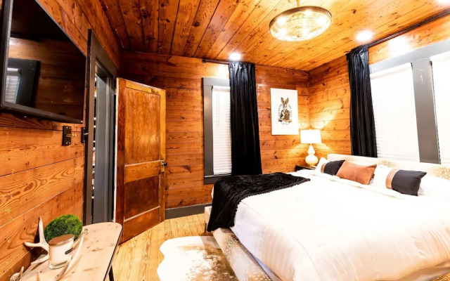 Best Location in Downtown NB Golf Cart Included!