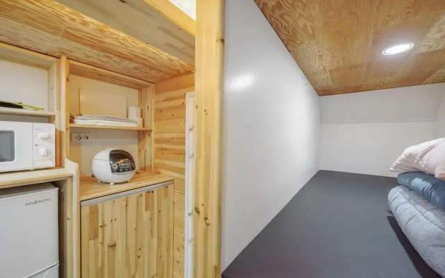Goseong Jjun Camping Pension