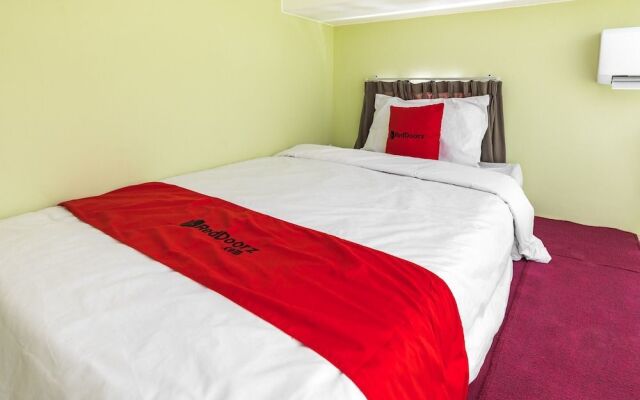 RedDoorz Syariah near Suncity Mall Sidoarjo