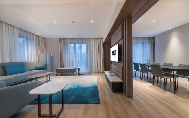 Holiday Inn Express Beijing Shijingshan Lakeview, an IHG Hotel