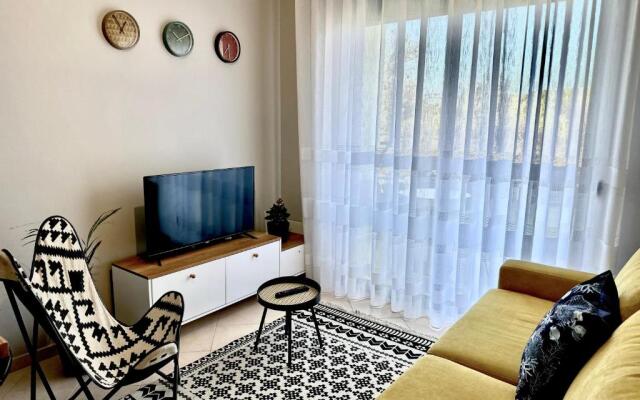 Cheerful 2-bedroom apartment in Golem