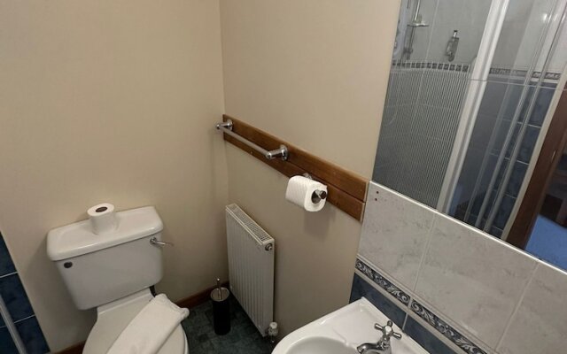 OYO Mackays Travel Lodge Hotel