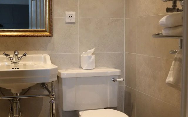 Shillingford Bridge Hotel