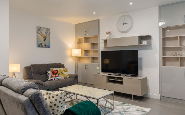 Brand new 3-bedroom with AC in Maida Vale