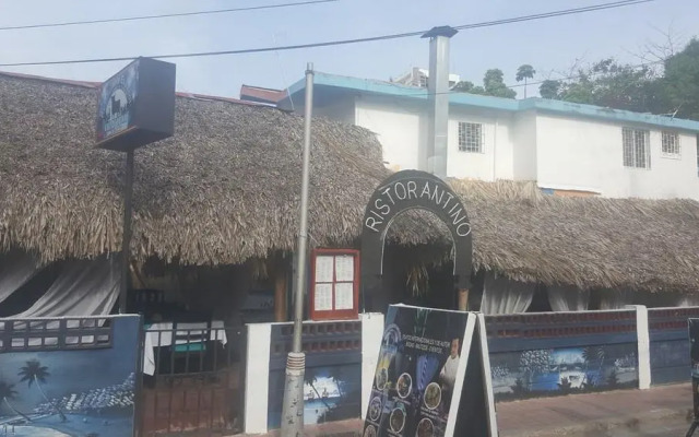Luz de Luna Hotel & Spanish Restaurant