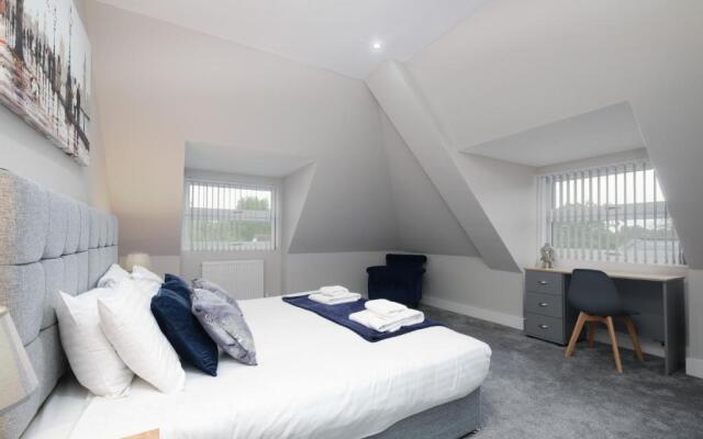 Crown Place 2 & 3 Bedroom Luxury Apts. with Parking in Shepperton