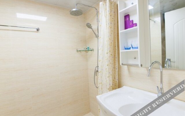 Aiqingniao Couples' Hotel (Wuhan Sanjiao Road)