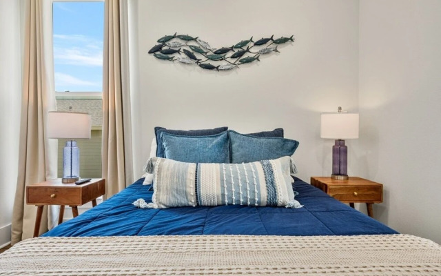 Tidewater 4 Bedroom Home by RedAwning