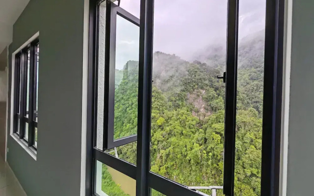 Mountain & Theme Park Views' Cozy Suite