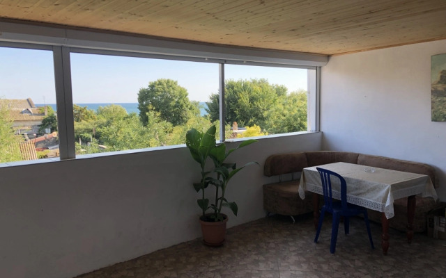 Apartment Revolyutsii 16