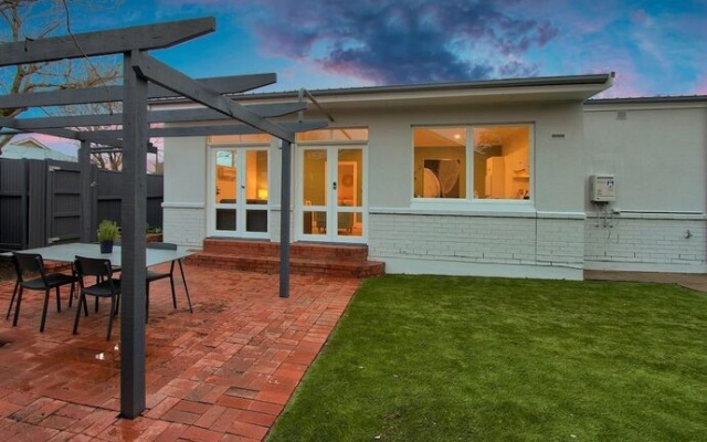 One Bedroom Cottage Close To Adelaide CBD – Outside – Adelaide