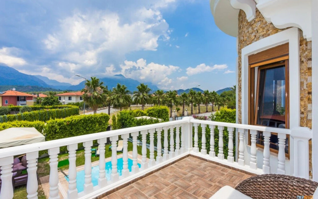Villa Vista by Villatatilin