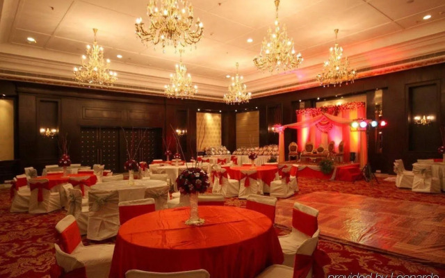 Country Inn & Suites by Radisson, Delhi Satbari