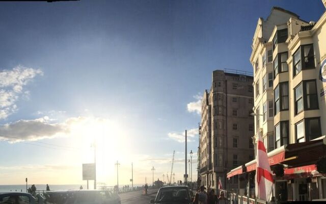 The Grapevine Seafront - Hostel