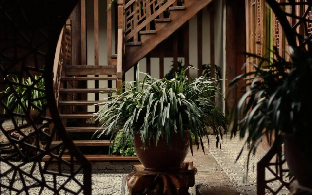 Blossom Hill Inn Lijiang Lotusland