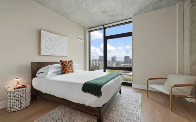 West Loop High-end 2BR Walkable City Views