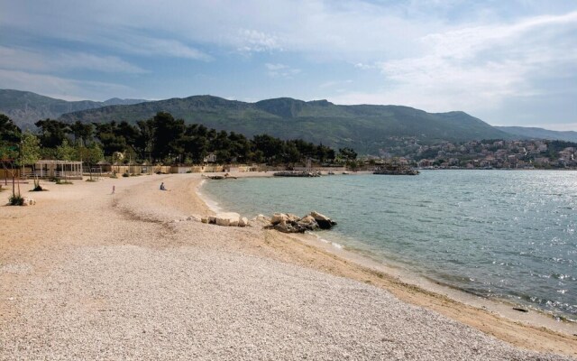 Stunning Apartment in Stobrec With Wifi