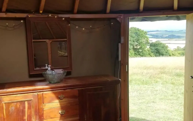 Roundhouse Yurt, Stunning Views, Totnes Dartmouth