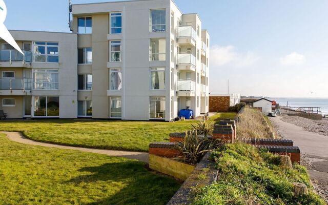 Two Bed Seafront Escape in East Wittering