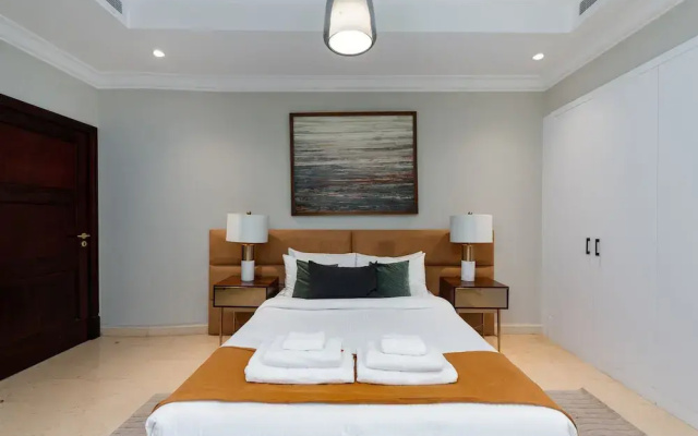 Beachfront 6BR Villa w Private Pool at the Palm
