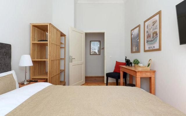 4 Personen Altbau nahe Kurfürstendamm