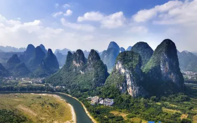 Xianyunju Resort Hotel (Yangshuo 20 yuan Scenic Area Branch)