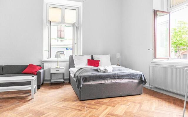 Classy 2BR Apt. w/ Exclusive Location near AKH