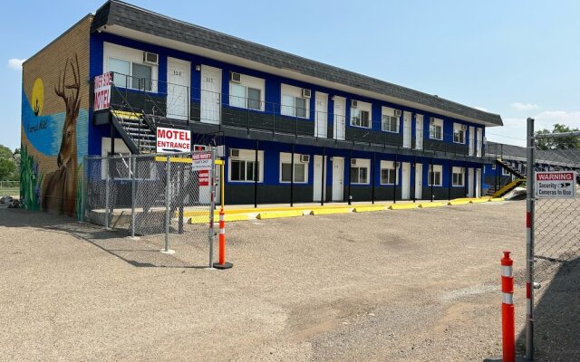 Riverside Motel & Suites