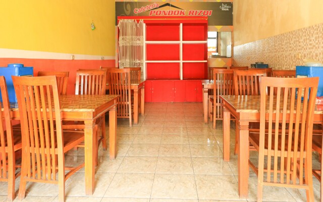 Penginapan Pondok Rizqi Syariah