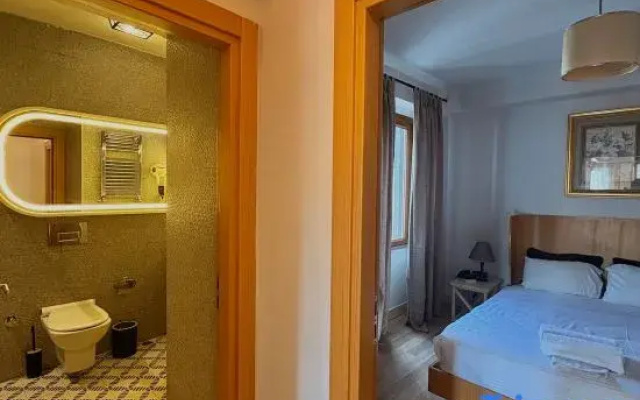 Taksim Square—1BR Deluxe Suite 06