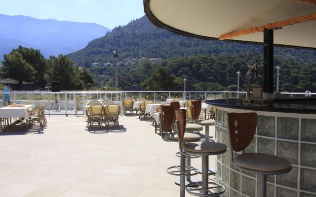 Sertil Deluxe Tropical Suites