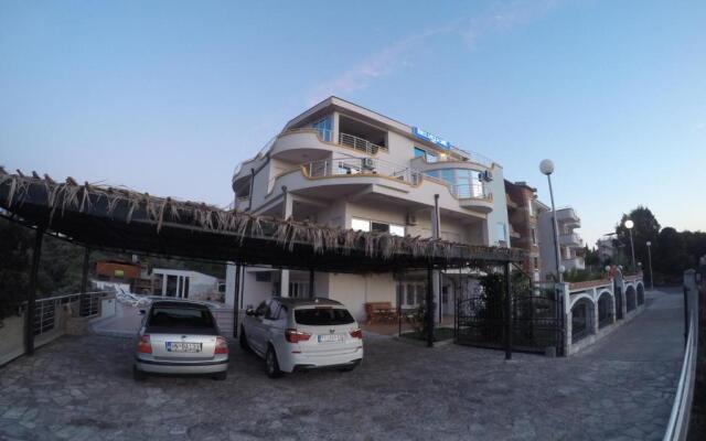 Belvedere Apartments with Seaview