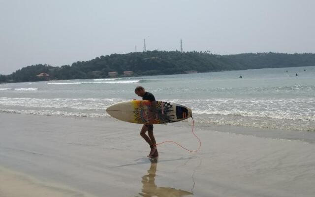 Villa Sooriya Weaving