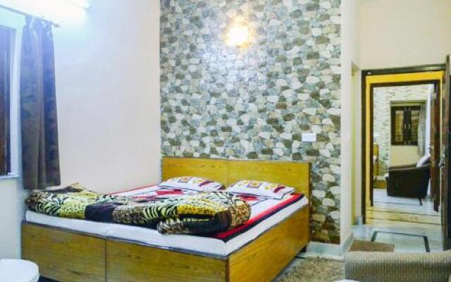 1 BR Guest house in Bhimtal, by GuestHouser (C01D)