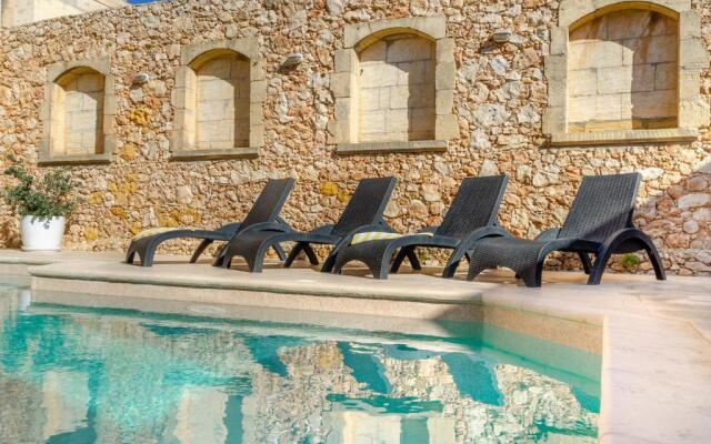 The Grand Authentic House with Private Pool