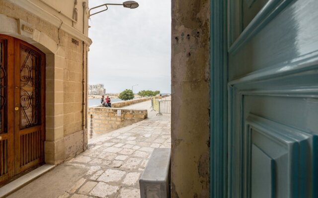 Valletta Holiday Old Theatre Lane