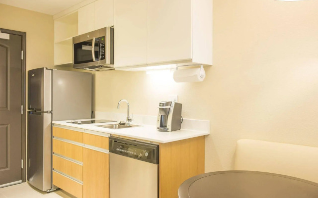 Hawthorn Suites by Wyndham Fargo