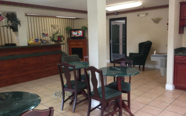 Country Hearth Inn & Suites Augusta