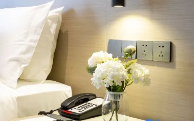 The Mulian Hotel (Chengdu Frontier Medical Center Xinchuan Road Subway Station)